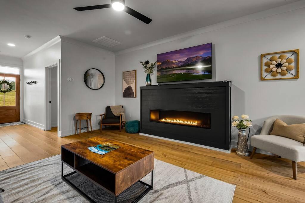 *Dog Friendly*Modern Home-Minutes To Dollywood, Gatlinburg, Smoky Mountains & Pigeon Forge! Esterno foto